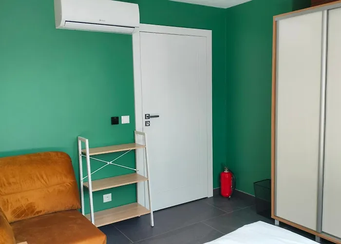 Dzika Kaczka Хостел *